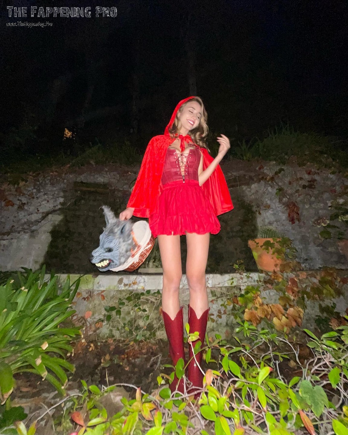 Actress and girlfriend of Casey Affleck, Caylee Cowan, wowed fans with her sizzling hot Halloween 2023 photos. The 25-year-old beauty rocked multiple costumes, including a sultry Little Red Riding Hood with a short skirt and corset, showing off her legs and cleavage. She later turned heads at a wild animal party, looking even sexier in her second costume. See all the jaw-dropping looks on Caylee's Instagram! #Halloween2023 #CayleeCowan #CaseyAffleck #SexyCostumes