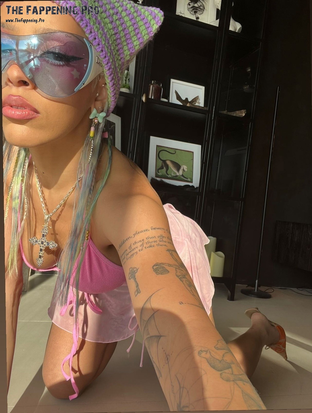 Enter the intriguing world of Doja Cat's Instagram page, boasting over 6 million followers with only a handful of posts. Discover how the talented artist connects with her audience through captivating Instagram Stories, and feast your eyes on exclusive snapshots that you may have missed. Don't miss out on a glimpse into the life of this enigmatic star!